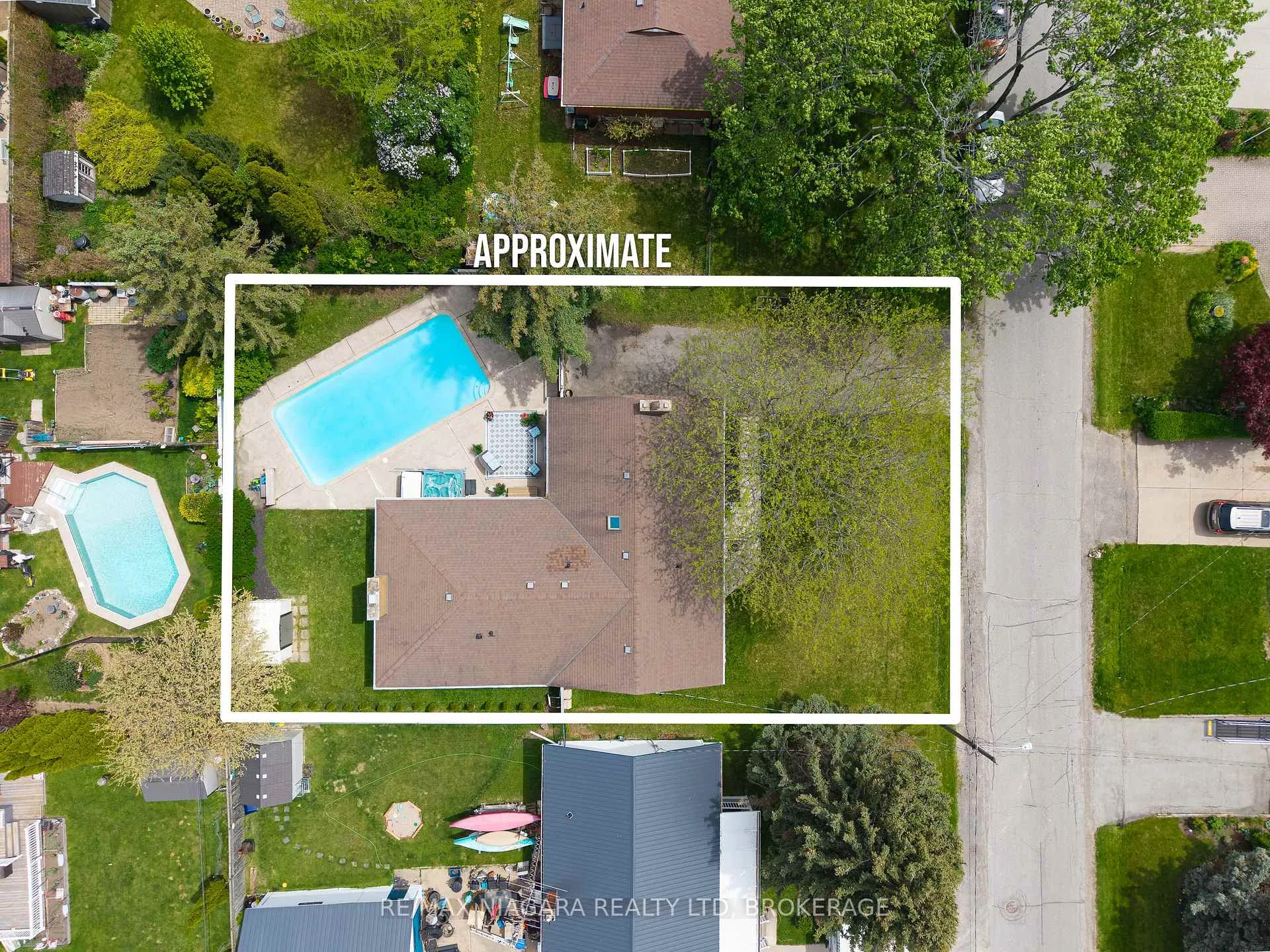 Photo 40 of 4 Mackie Street, St. Catharines, Port Dalhousie — HOMEH