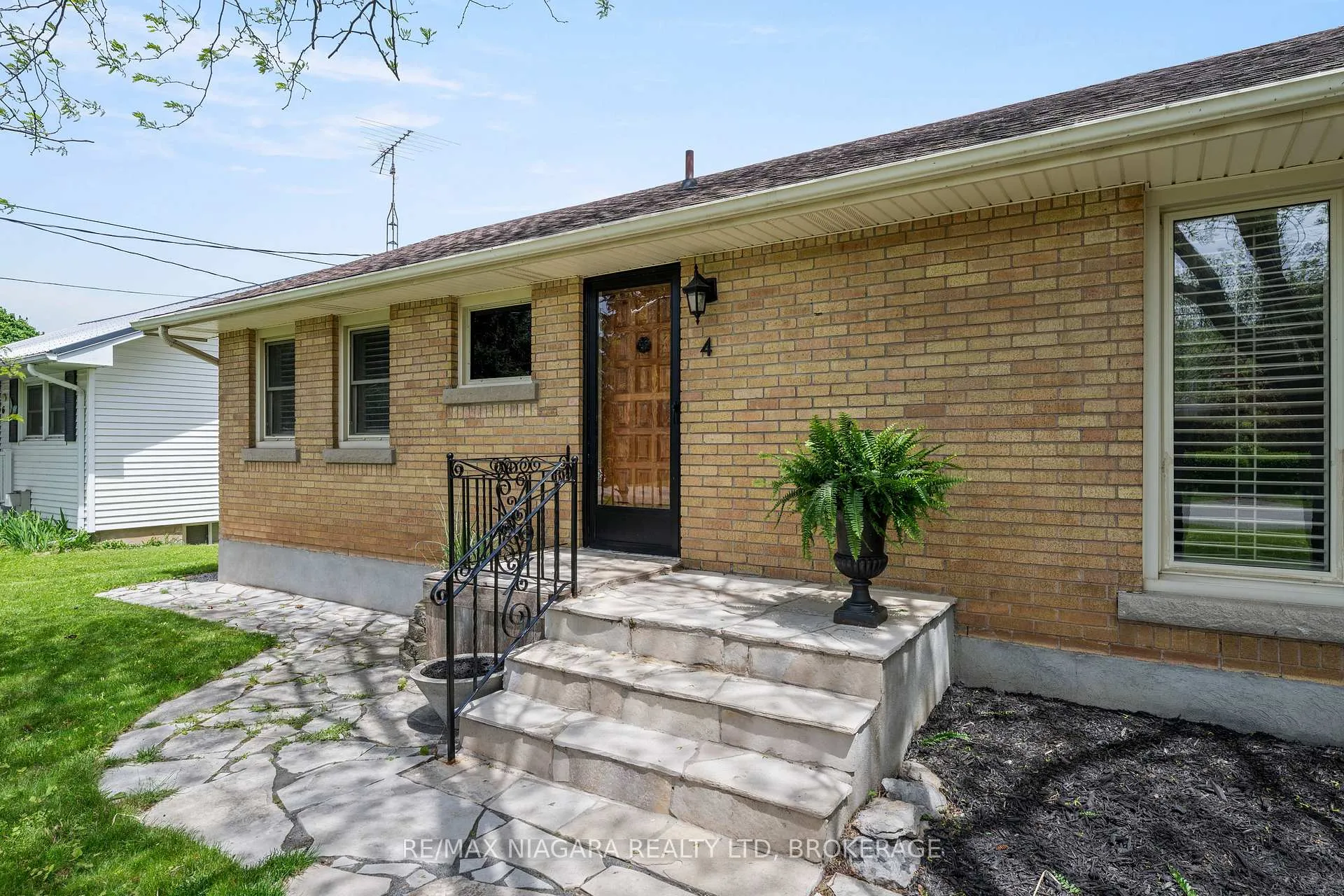 Photo 3 of 4 Mackie Street, St. Catharines, Port Dalhousie — HOMEH