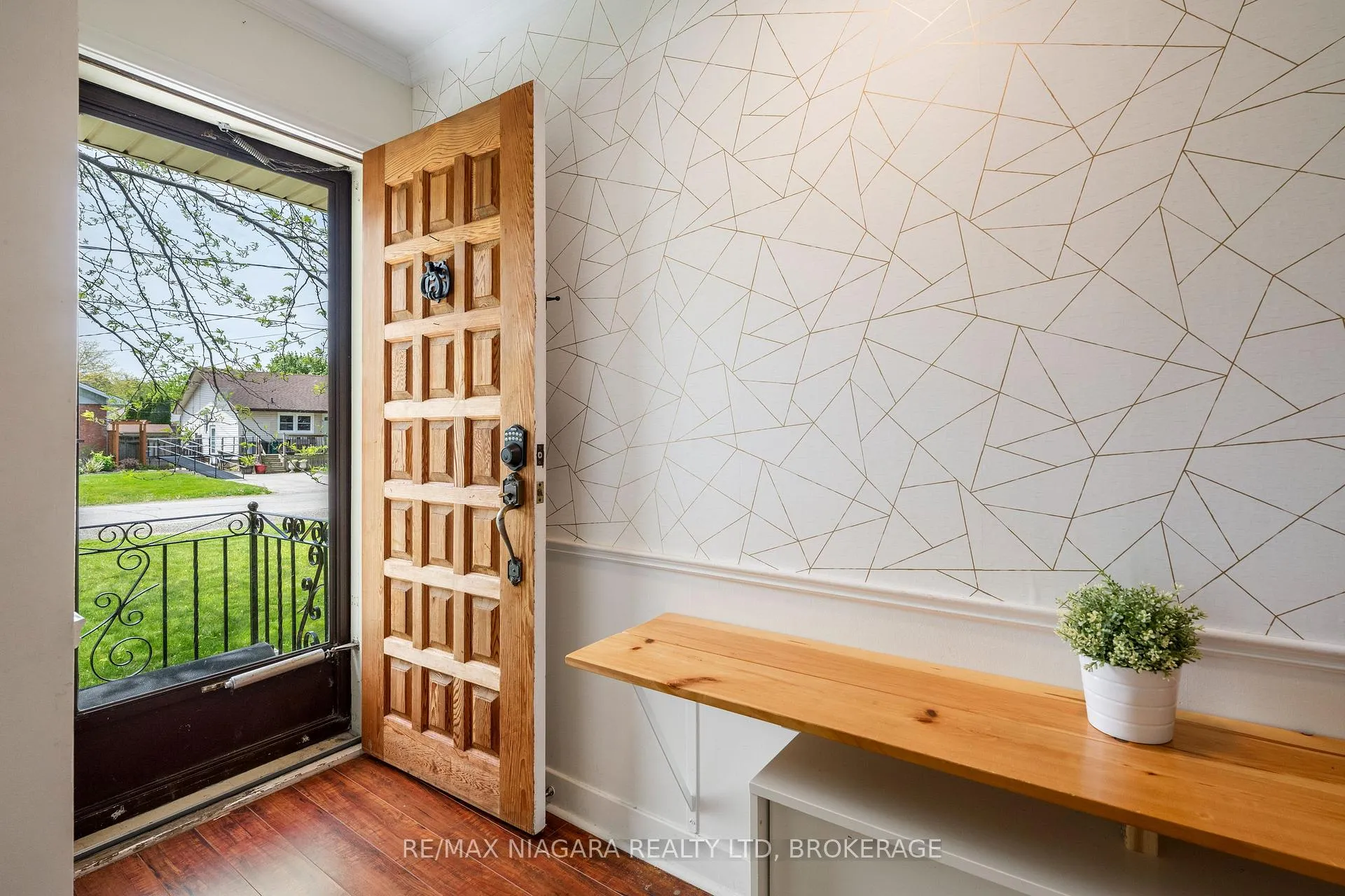 Photo 7 of 4 Mackie Street, St. Catharines, Port Dalhousie — HOMEH