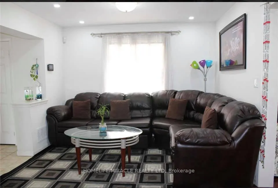 Photo 4 of Unit Main, 12 Worthington Avenue, Brampton, Fletcher's Meadow — HOMEH