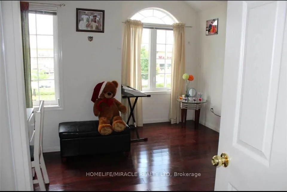 Photo 7 of Unit Main, 12 Worthington Avenue, Brampton, Fletcher's Meadow — HOMEH