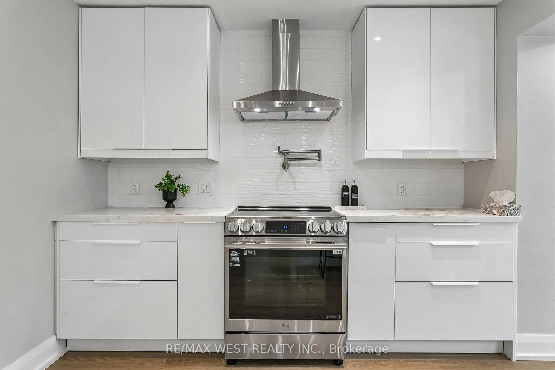 Photo 18 of 563 Joyce Boulevard, Milton, Dorset Park — HOMEH