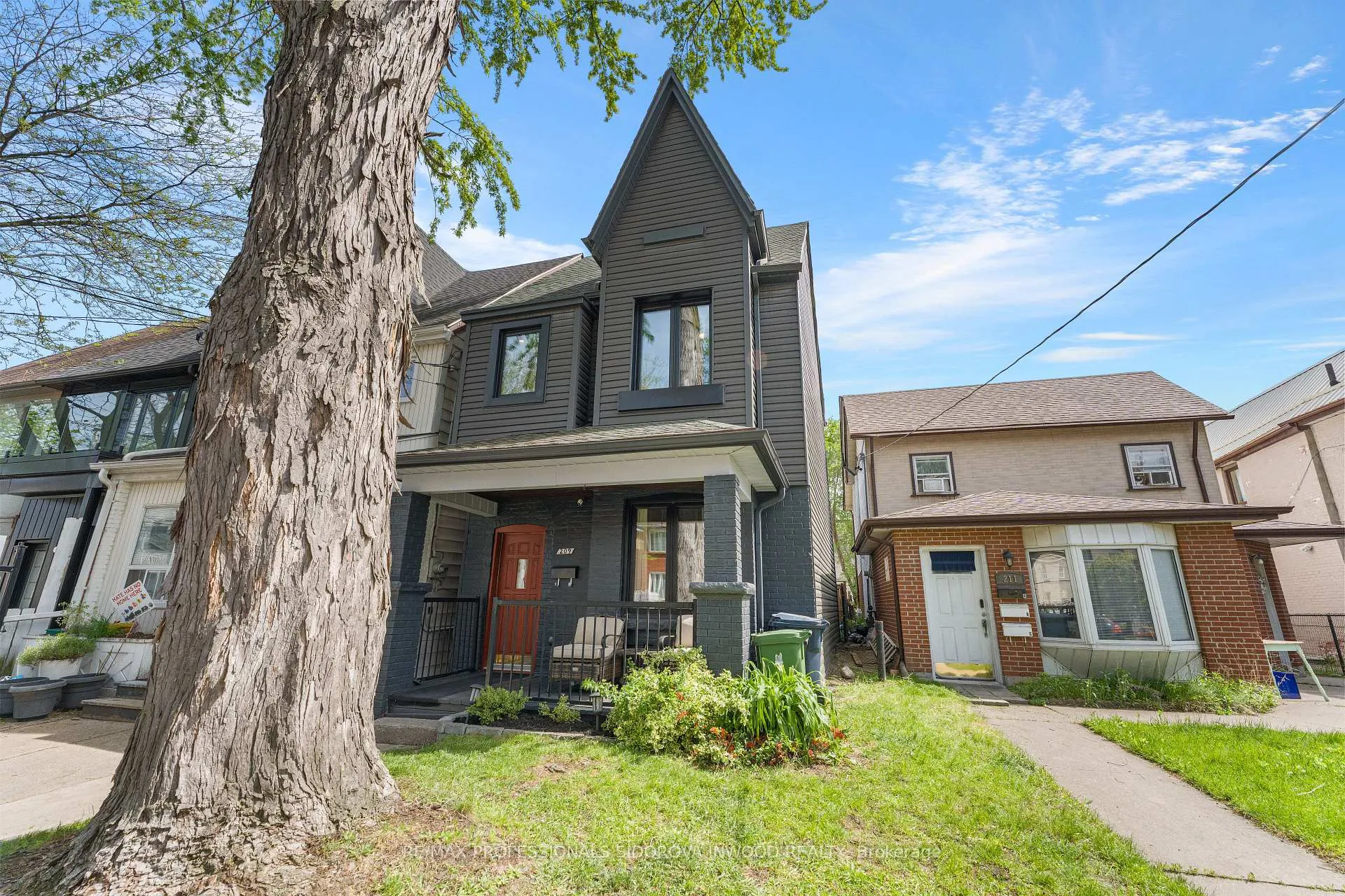 Front of 209 Maria Street