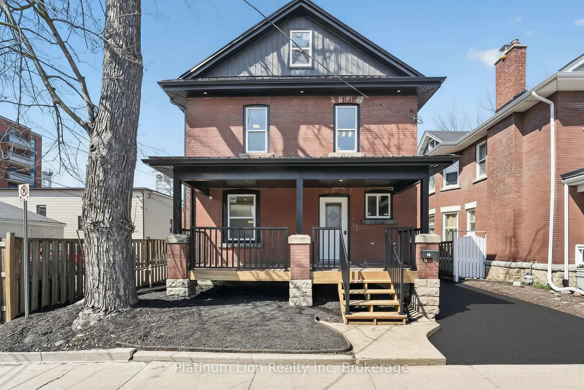 Photo 1 of 20 Avenue Place, Welland, Welland Downtown — HOMEH