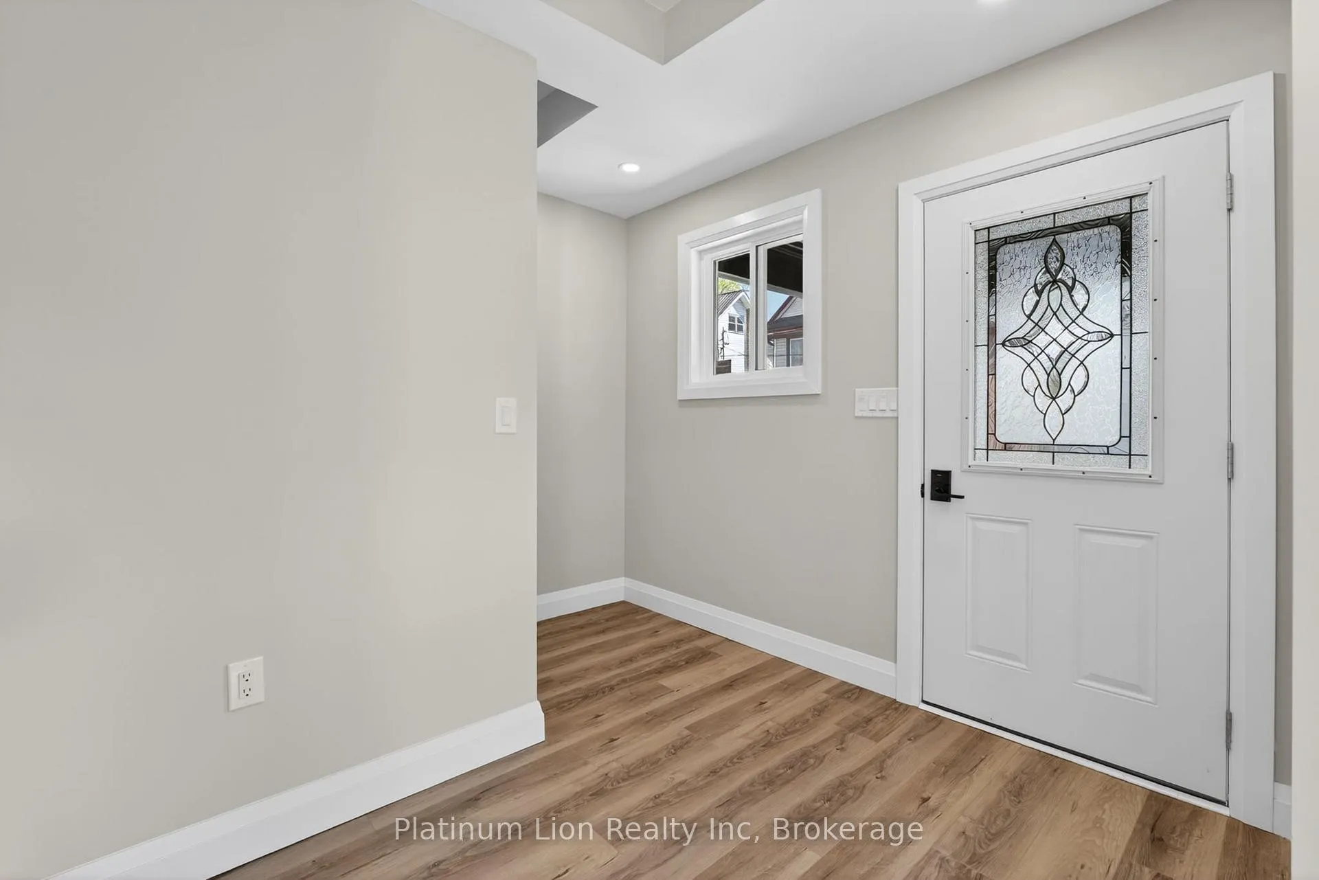 Photo 5 of 20 Avenue Place, Welland, Welland Downtown — HOMEH