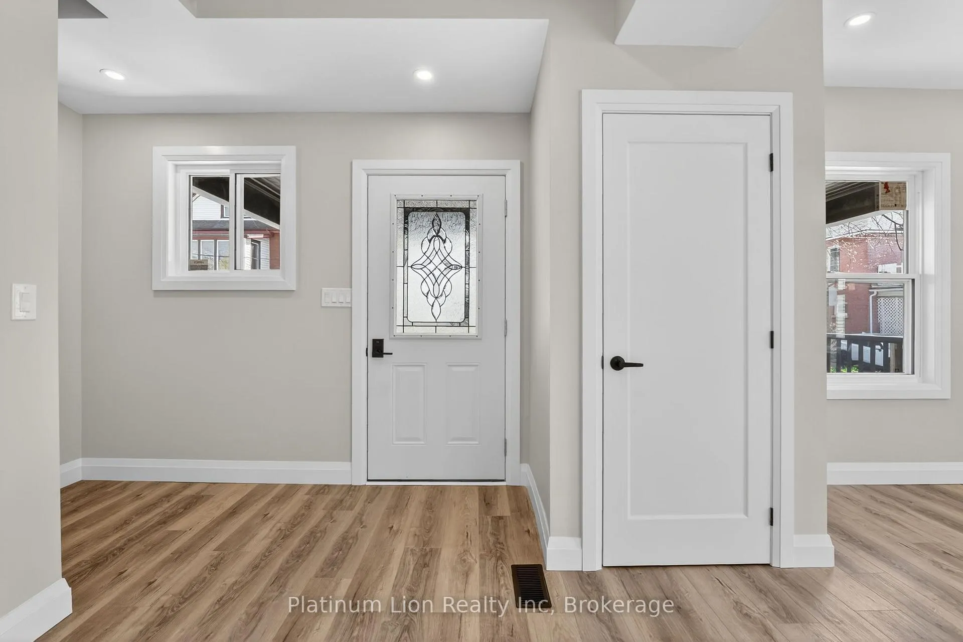 Photo 6 of 20 Avenue Place, Welland, Welland Downtown — HOMEH