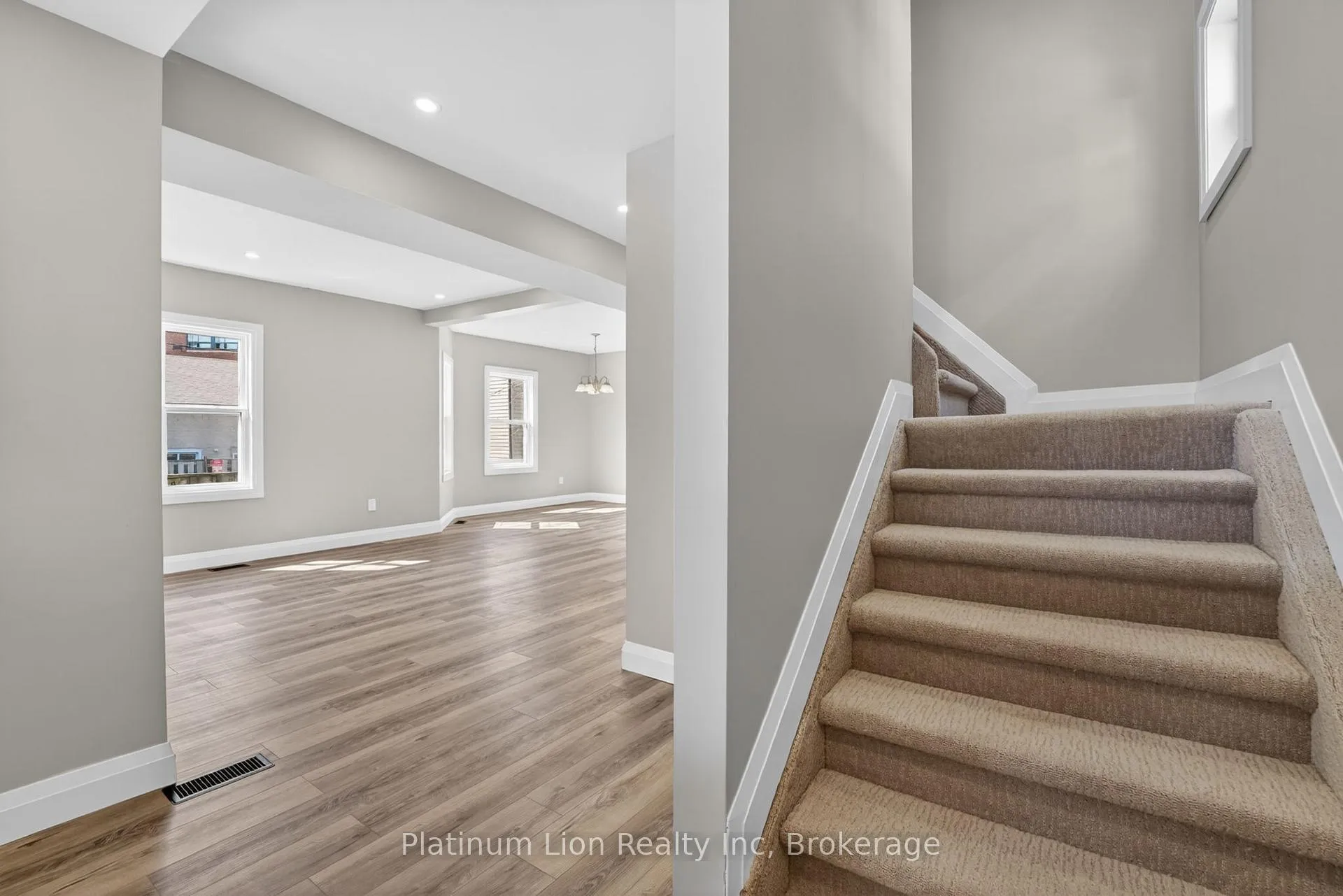 Photo 7 of 20 Avenue Place, Welland, Welland Downtown — HOMEH