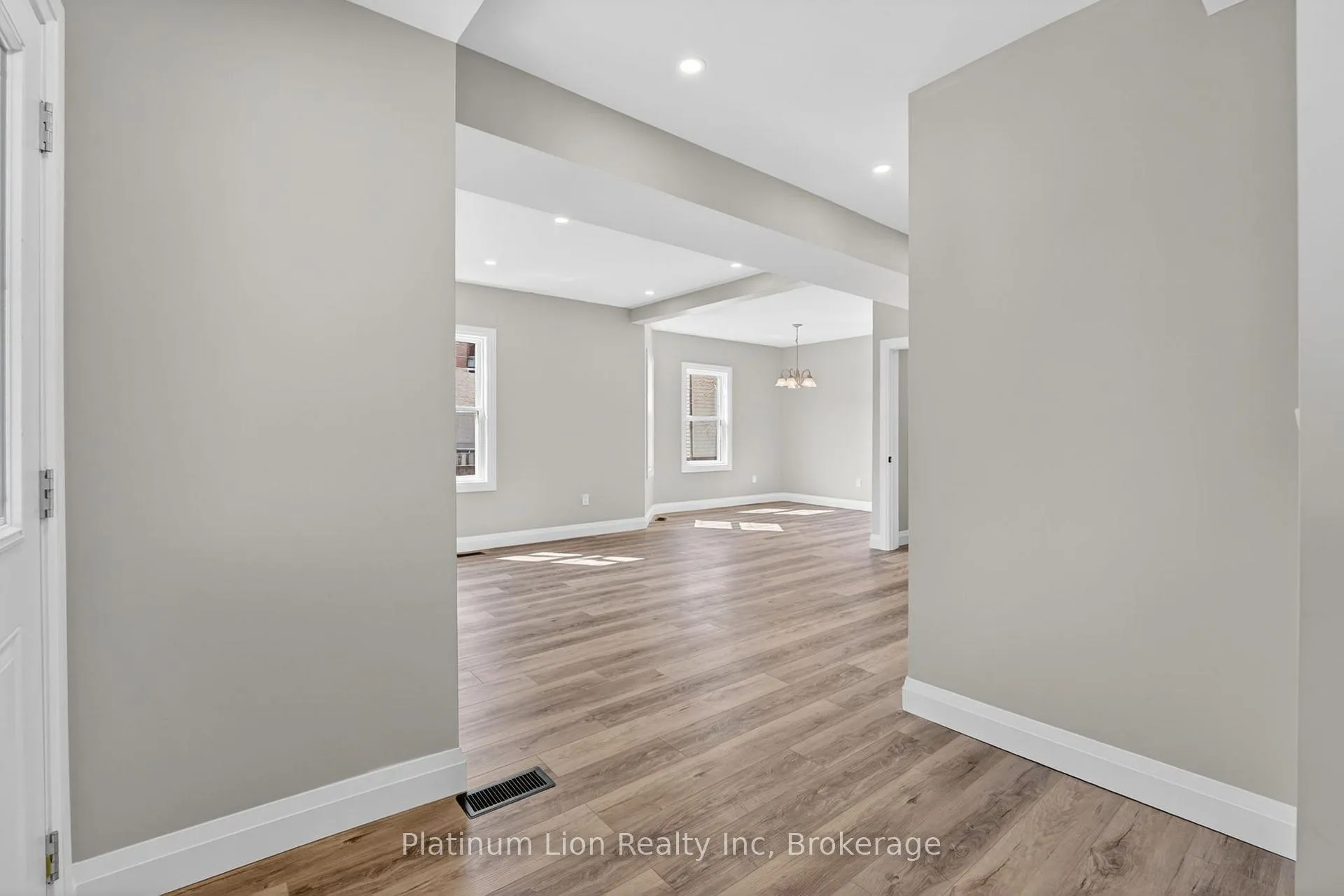Photo 8 of 20 Avenue Place, Welland, Welland Downtown — HOMEH