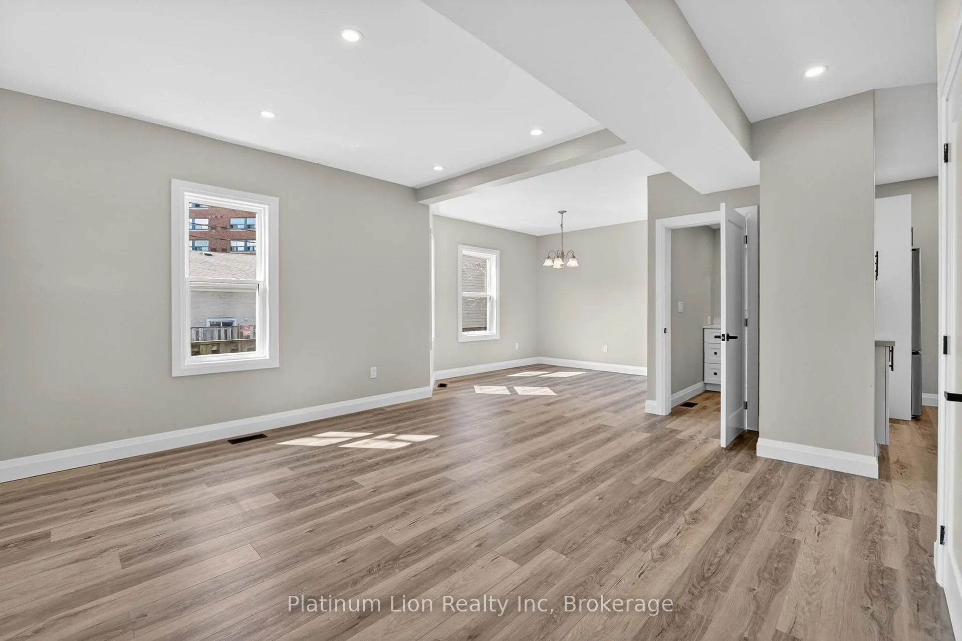 Photo 9 of 20 Avenue Place, Welland, Welland Downtown — HOMEH