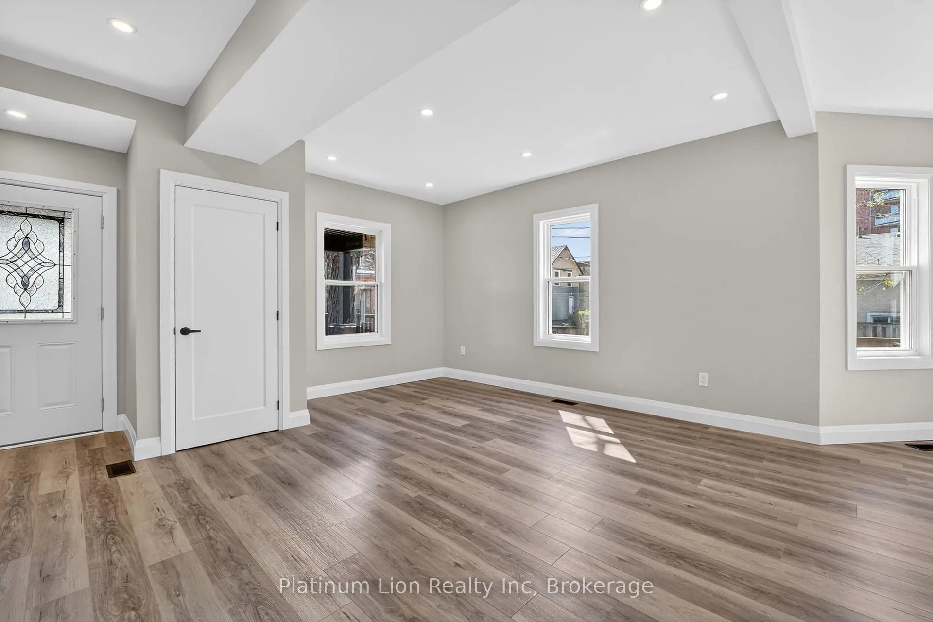 Photo 10 of 20 Avenue Place, Welland, Welland Downtown — HOMEH