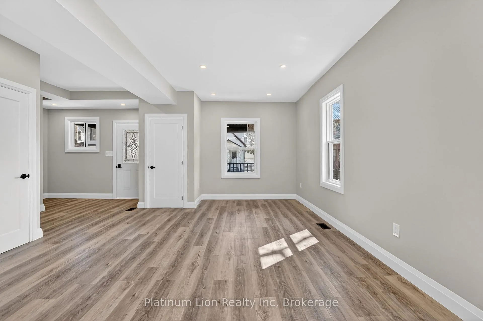 Photo 11 of 20 Avenue Place, Welland, Welland Downtown — HOMEH