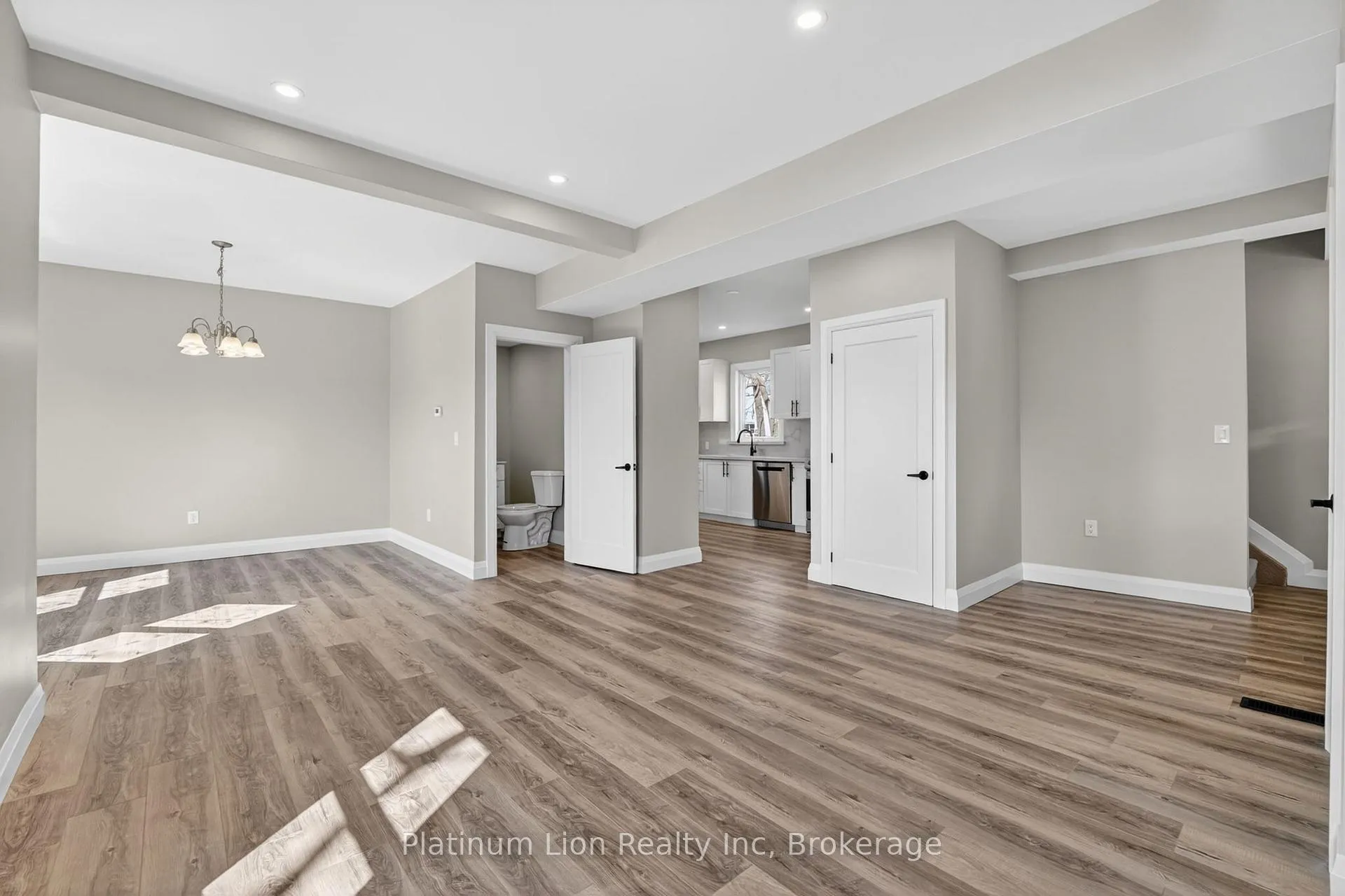 Photo 13 of 20 Avenue Place, Welland, Welland Downtown — HOMEH