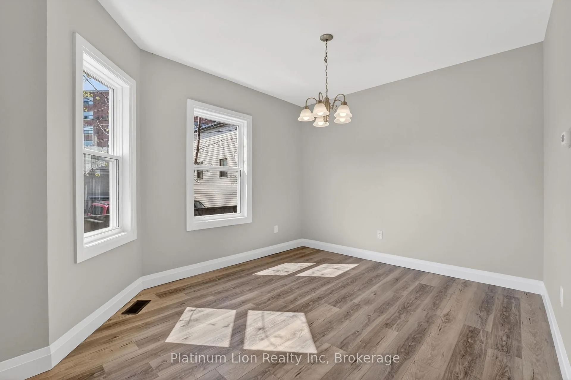 Photo 14 of 20 Avenue Place, Welland, Welland Downtown — HOMEH