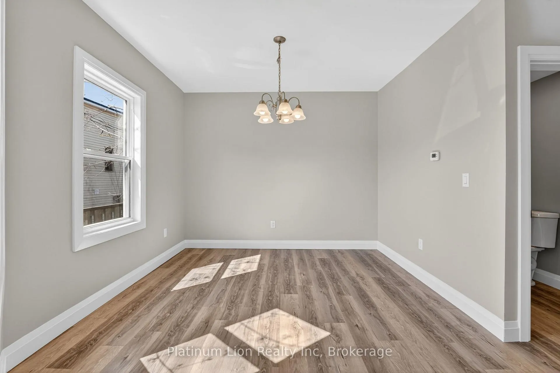 Photo 15 of 20 Avenue Place, Welland, Welland Downtown — HOMEH