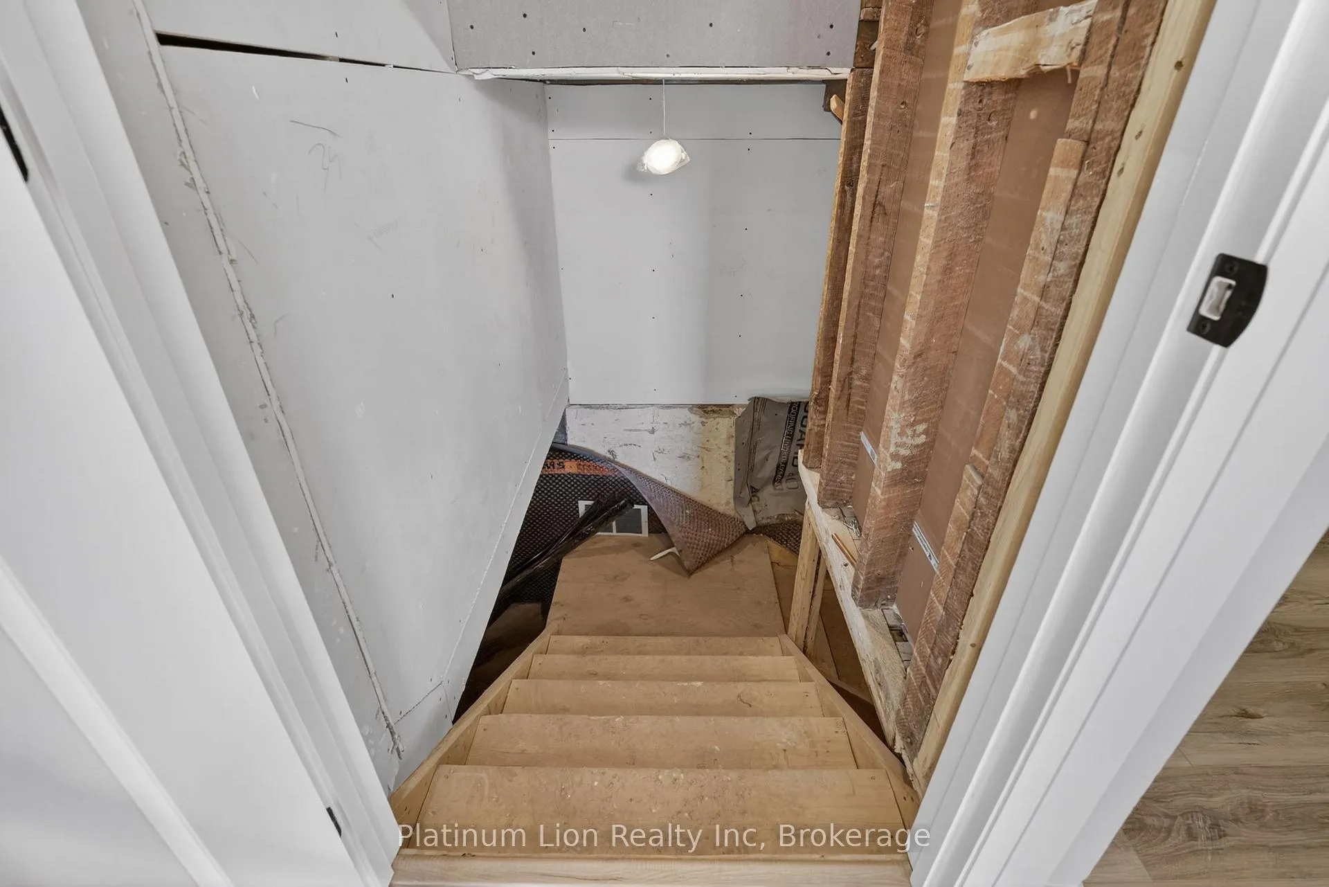 Photo 42 of 20 Avenue Place, Welland, Welland Downtown — HOMEH