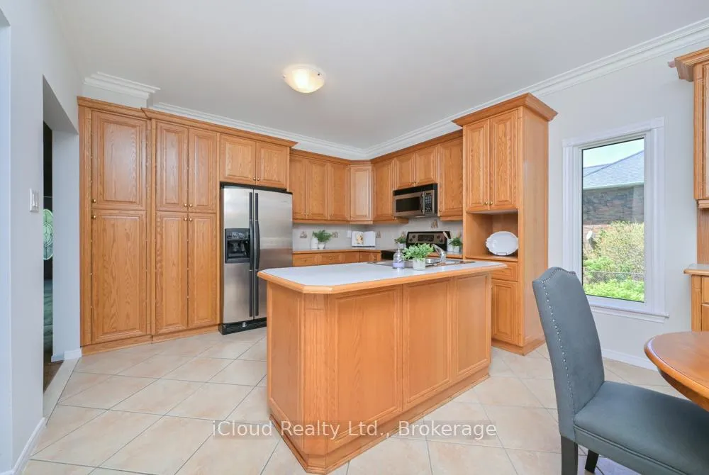 Photo 6 of 114 Kenpark Avenue, Brampton, Snelgrove — HOMEH