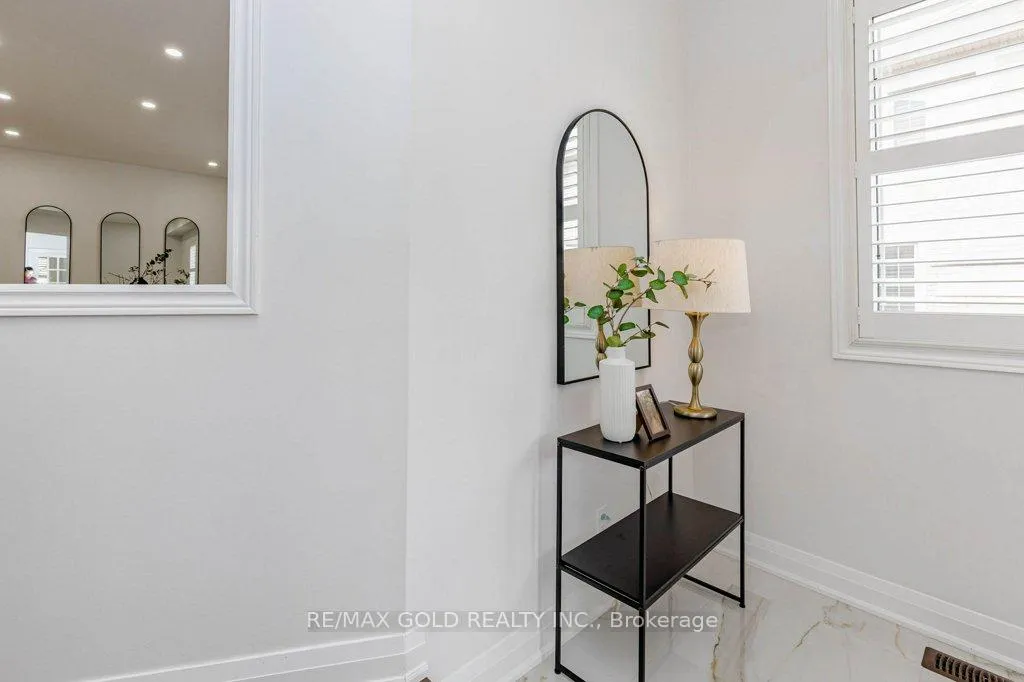 Photo 7 of 132 Mcknight Avenue, Hamilton, Waterdown — HOMEH
