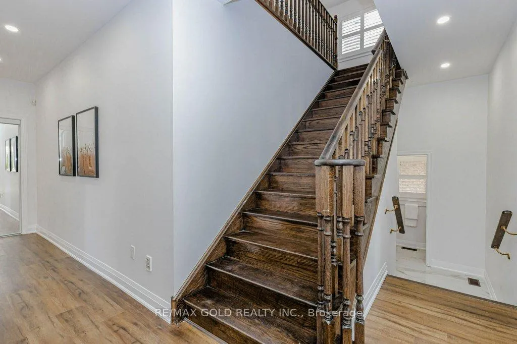 Photo 18 of 132 Mcknight Avenue, Hamilton, Waterdown — HOMEH