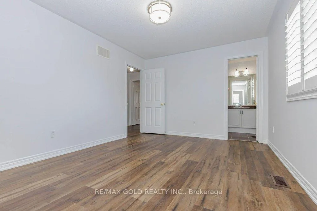 Photo 42 of 132 Mcknight Avenue, Hamilton, Waterdown — HOMEH