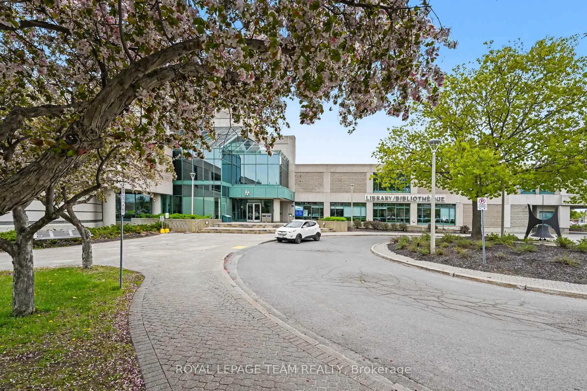 Photo 2 of Unit 1, 304 Paseo Private, Ottawa, Centrepointe — HOMEH