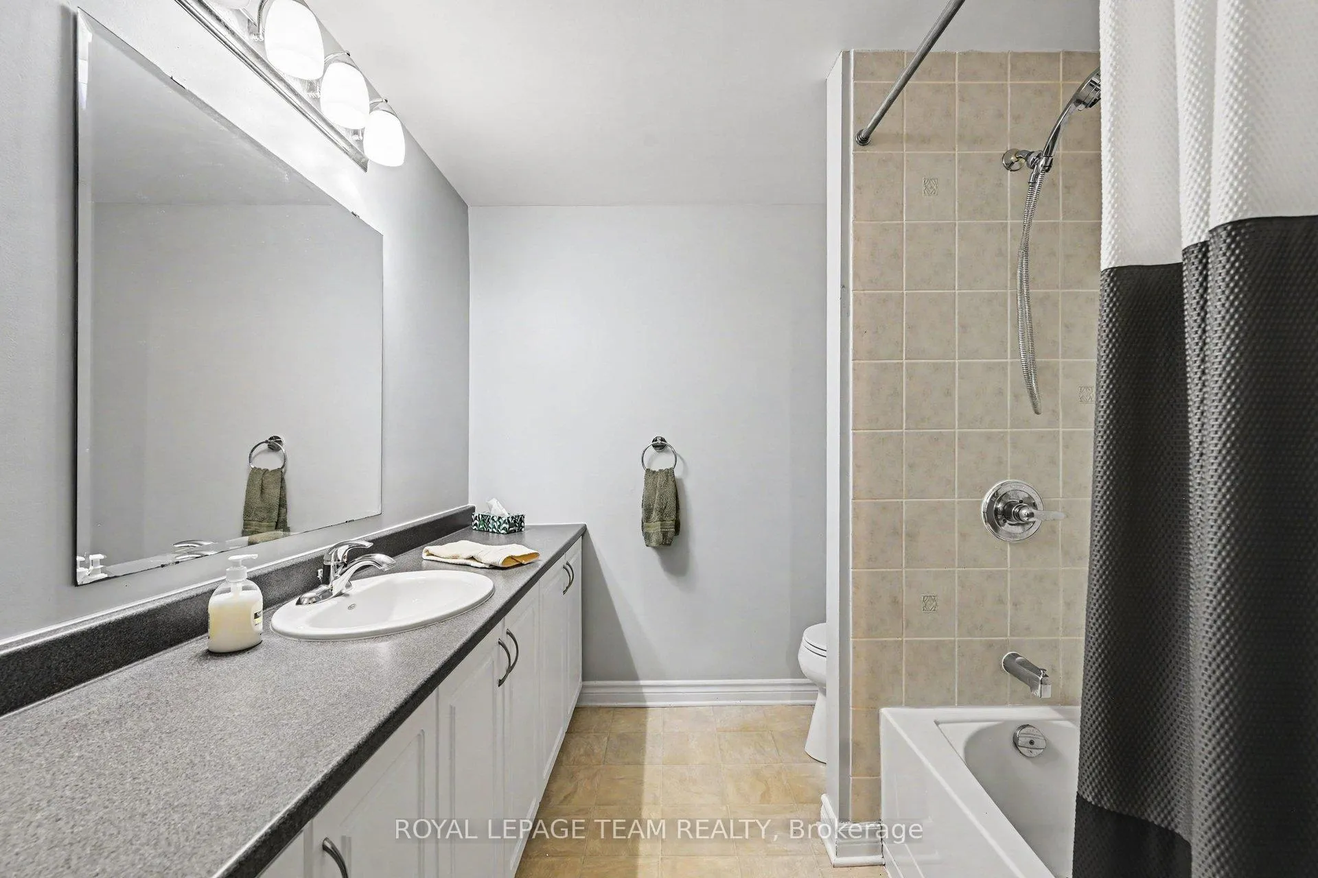 Photo 16 of Unit 1, 304 Paseo Private, Ottawa, Centrepointe — HOMEH