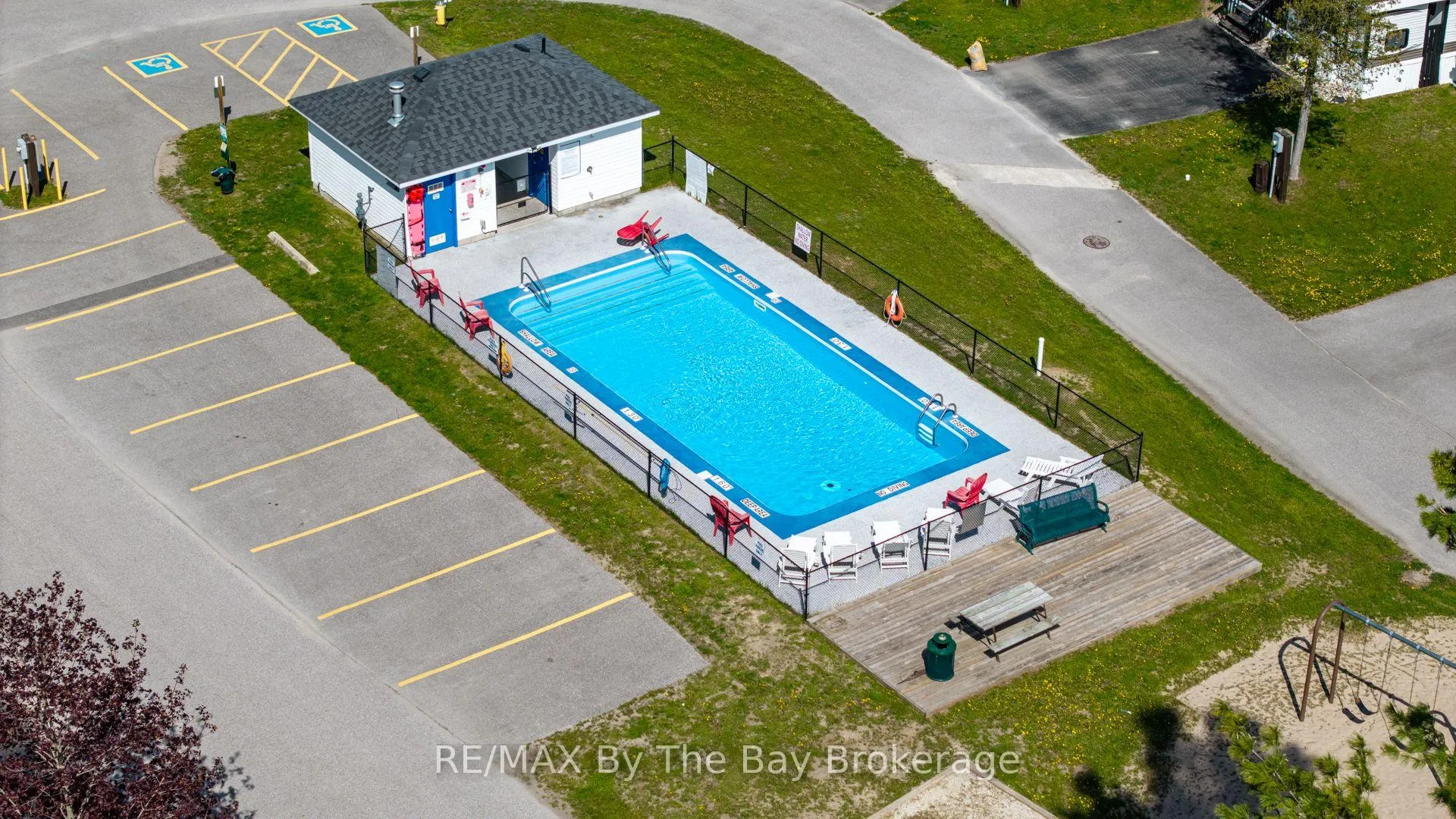 Photo 27 of 14 Kenora Trail, Wasaga Beach — HOMEH
