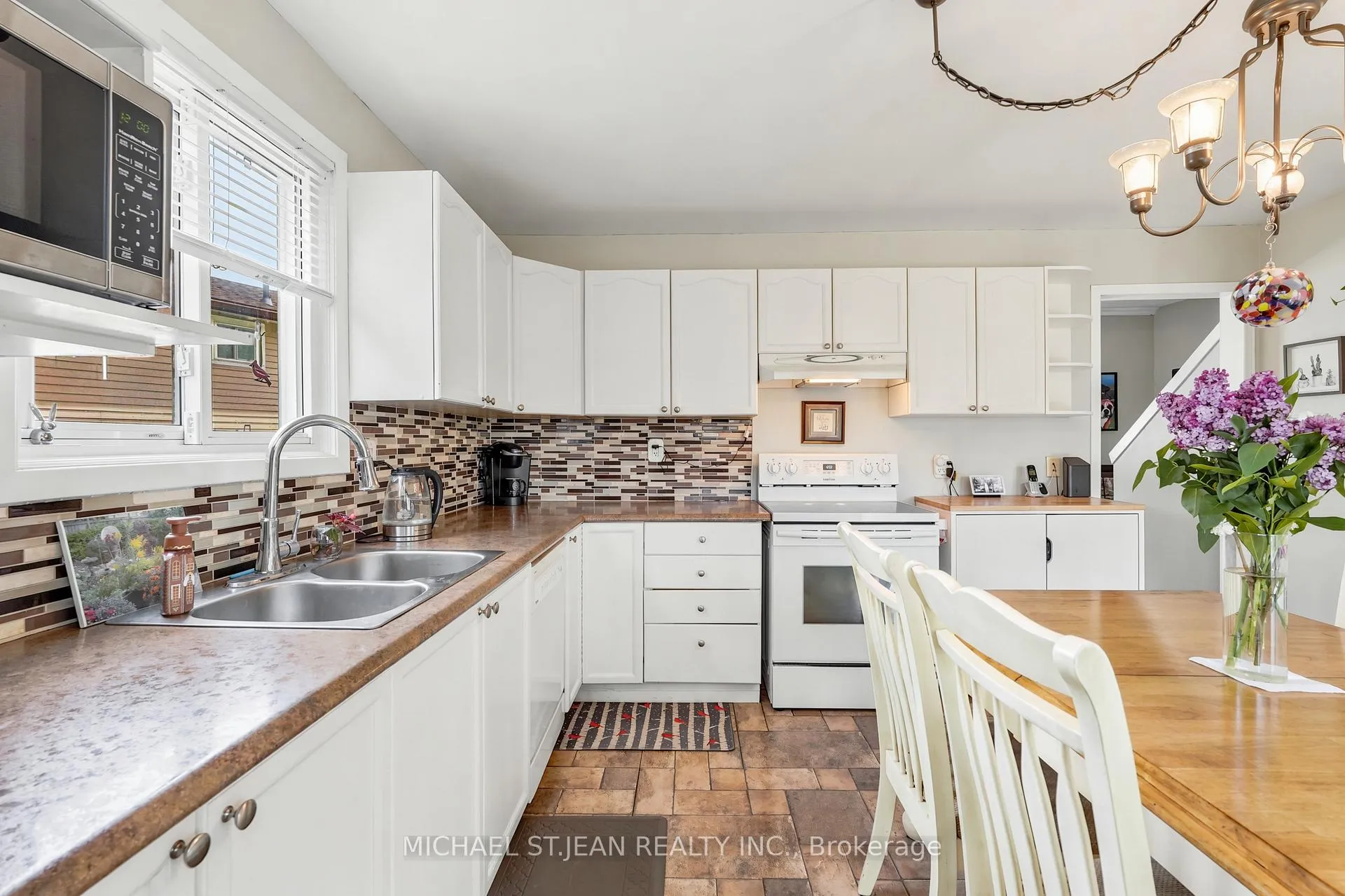 Photo 14 of 144 Bellingham Drive, Hamilton, Lawfield — HOMEH