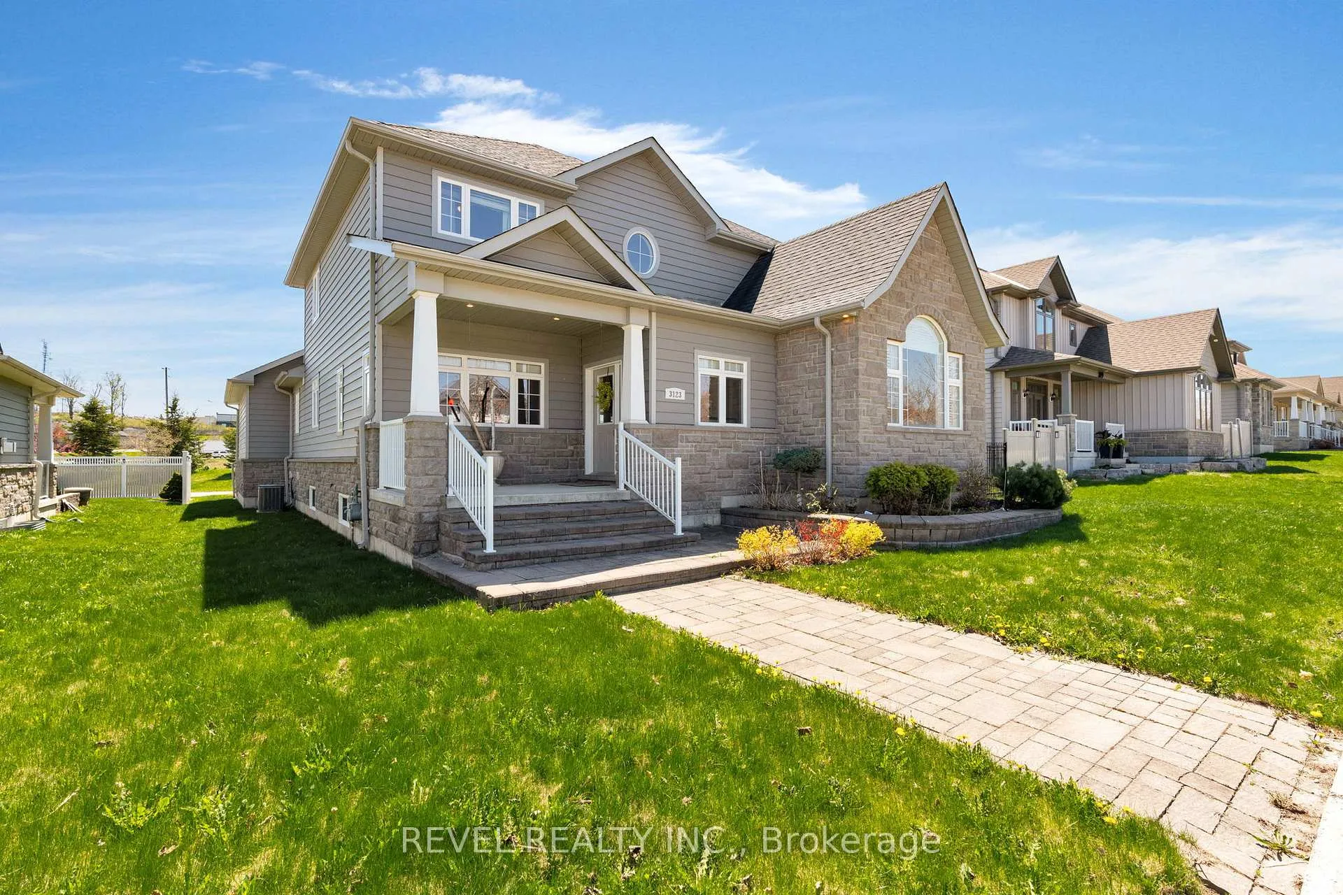 Photo 2 of 3123 Stone Ridge Boulevard, Orillia — HOMEH