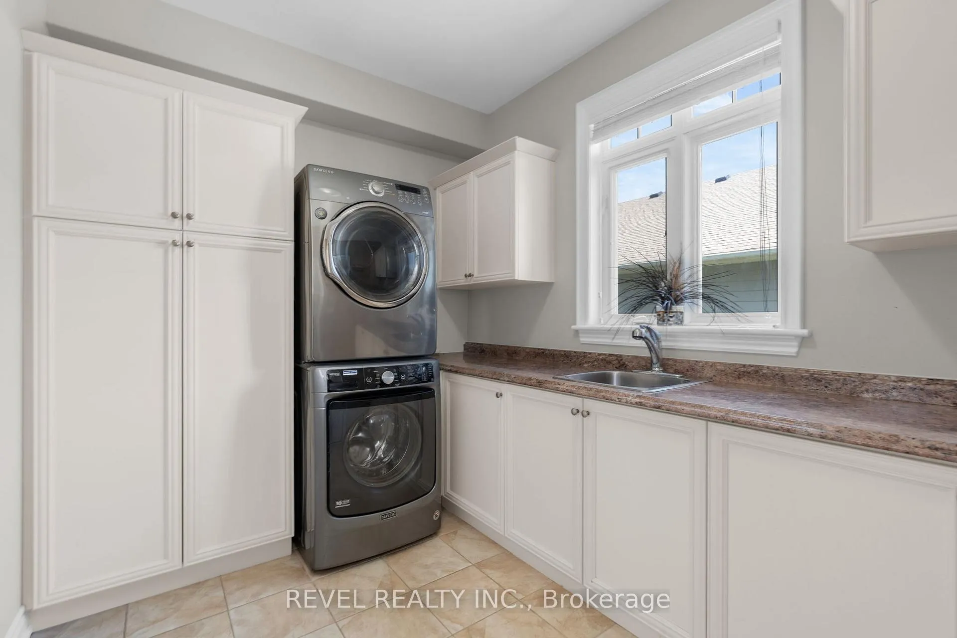Photo 11 of 3123 Stone Ridge Boulevard, Orillia — HOMEH