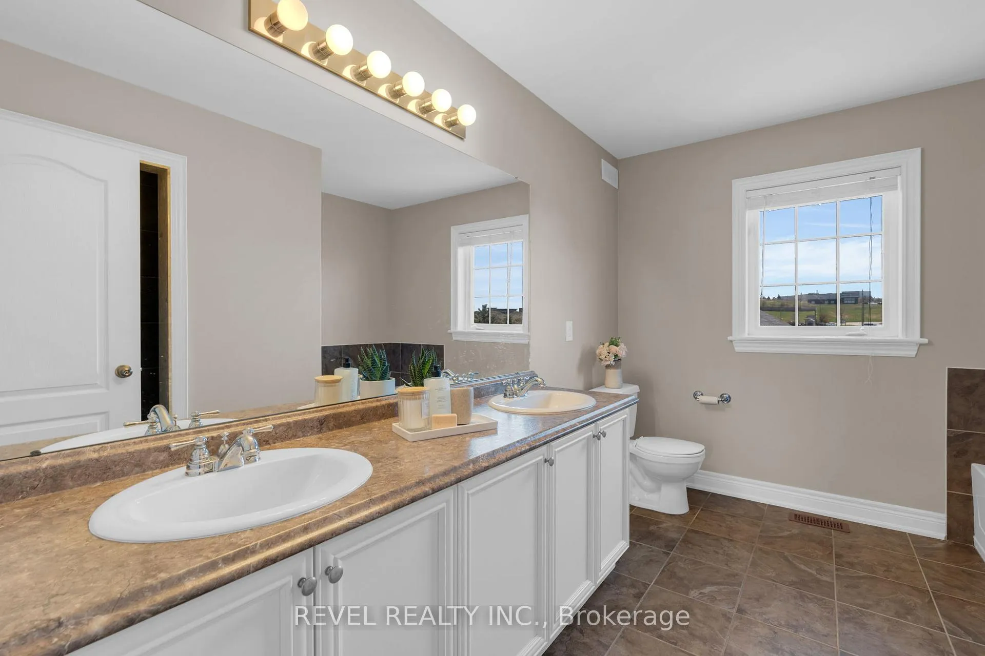 Photo 21 of 3123 Stone Ridge Boulevard, Orillia — HOMEH