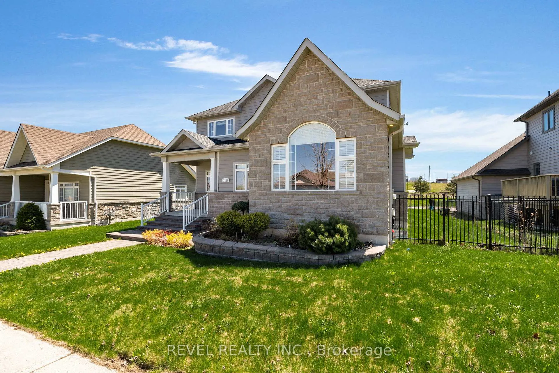Photo 25 of 3123 Stone Ridge Boulevard, Orillia — HOMEH