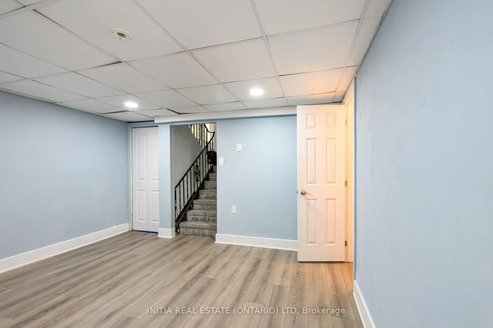 Photo 3 of 28 Chiddington Gate S, London, South R — HOMEH