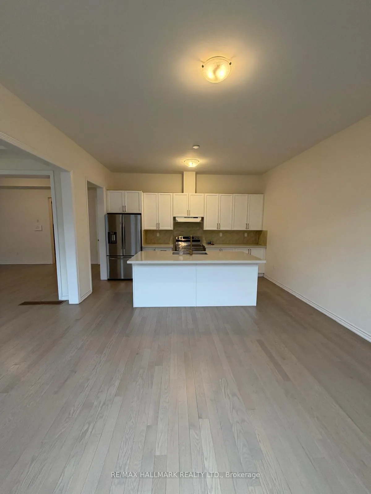 Photo 3 of 112 Weslock Crescent, Aurora, Bayview Northeast — HOMEH