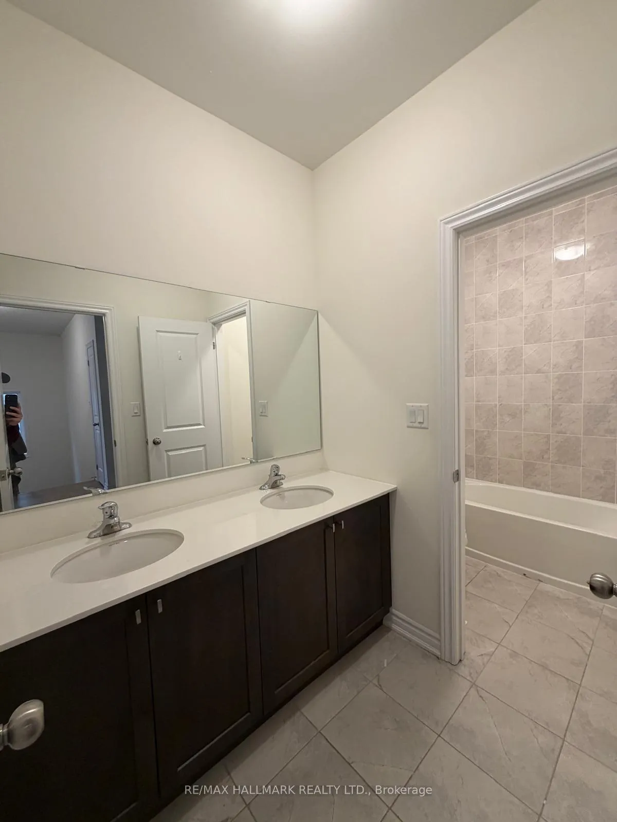 Photo 9 of 112 Weslock Crescent, Aurora, Bayview Northeast — HOMEH