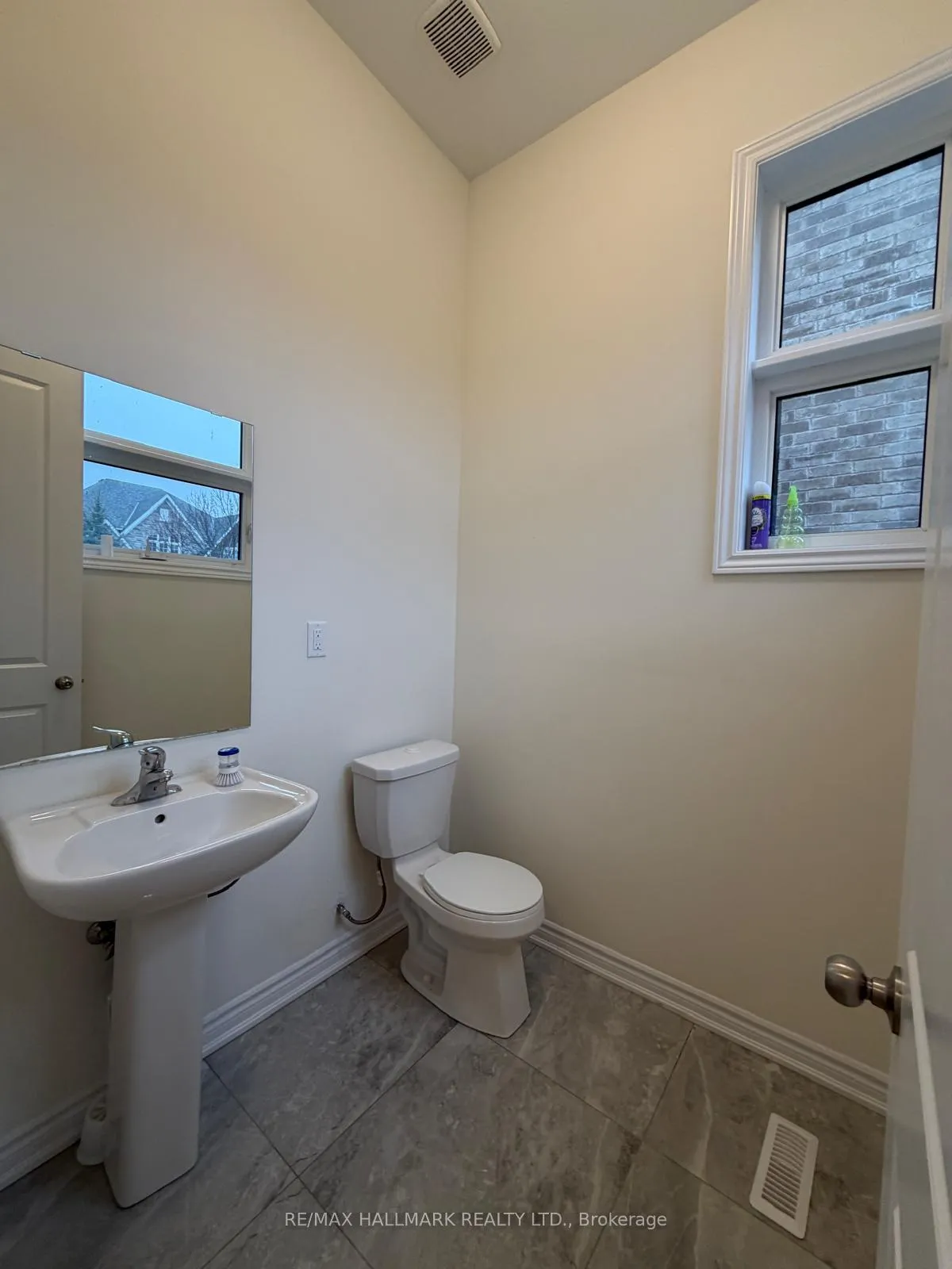Photo 11 of 112 Weslock Crescent, Aurora, Bayview Northeast — HOMEH