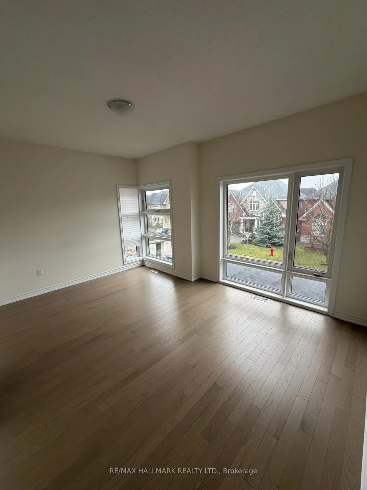 Photo 12 of 112 Weslock Crescent, Aurora, Bayview Northeast — HOMEH