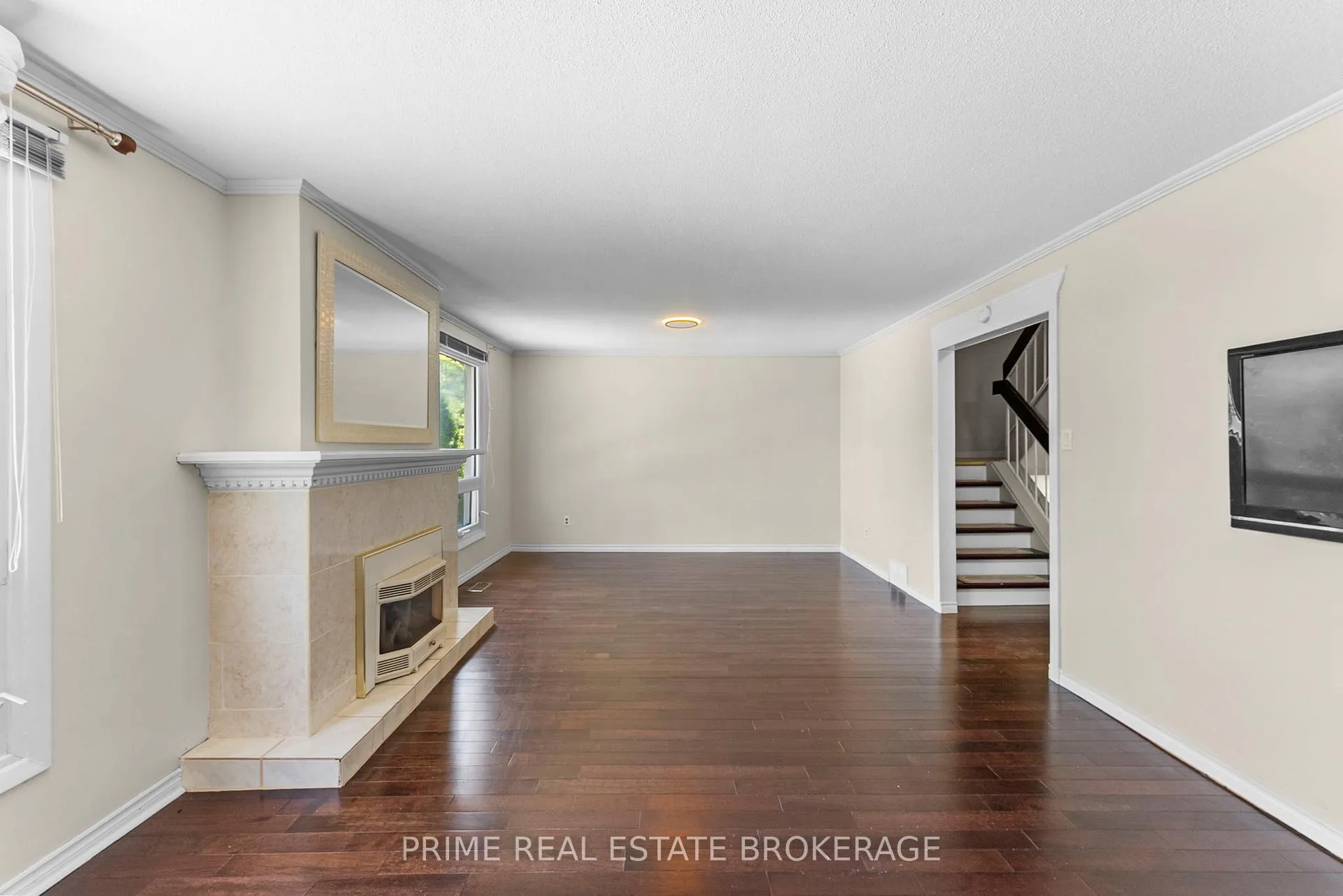 Photo 4 of 315 Everglade Crescent, London, North P — HOMEH