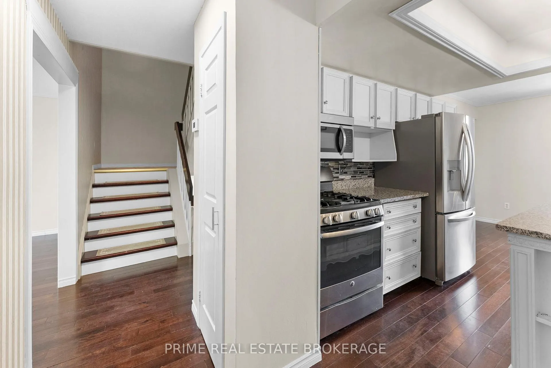Photo 8 of 315 Everglade Crescent, London, North P — HOMEH