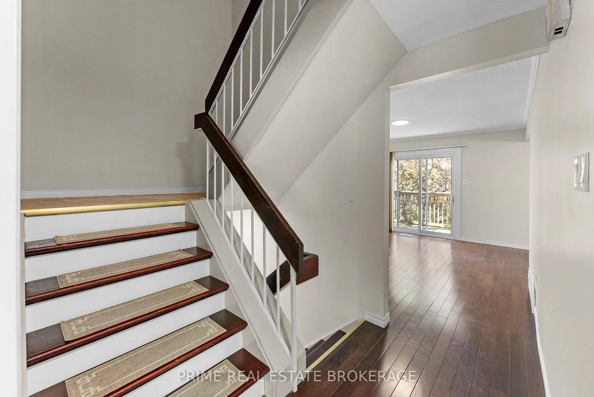 Photo 15 of 315 Everglade Crescent, London, North P — HOMEH