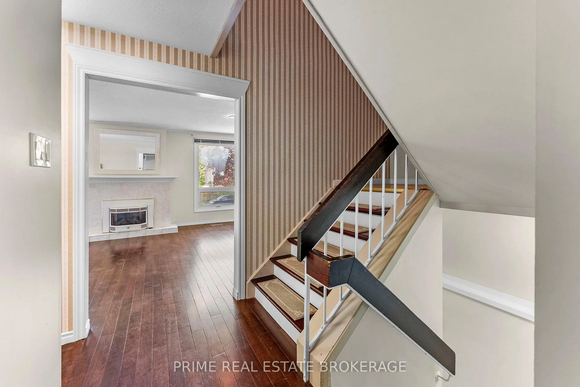 Photo 16 of 315 Everglade Crescent, London, North P — HOMEH