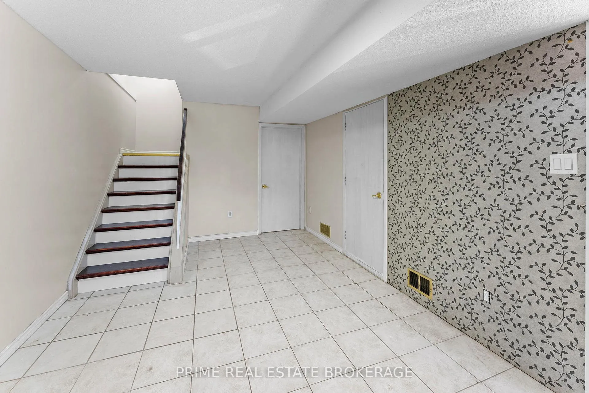 Photo 27 of 315 Everglade Crescent, London, North P — HOMEH
