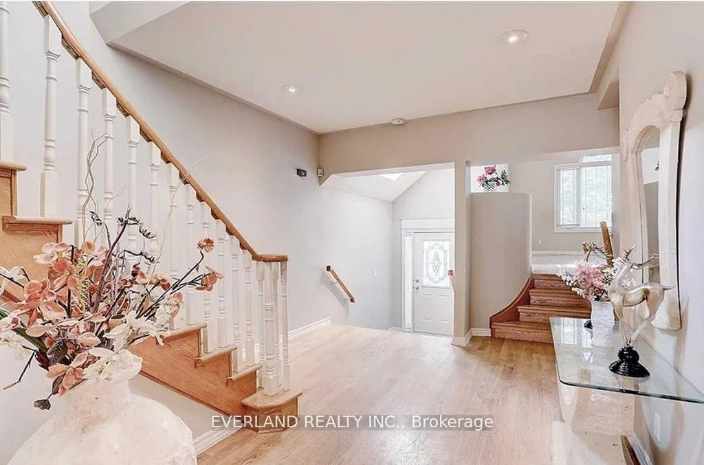 Photo 4 of Unit 1&2 Floor, 116 Redondo Drive, Vaughan, Beverley Glen — HOMEH
