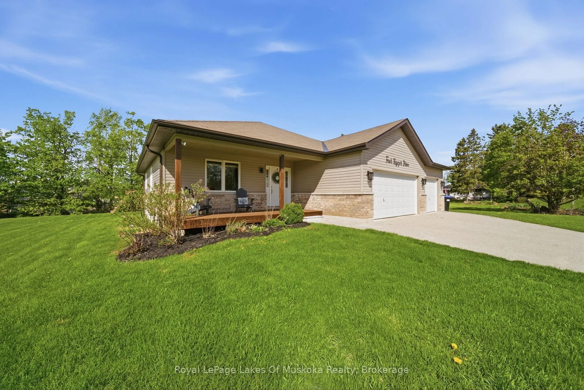 Photo 2 of 4 Keyzer Drive, Oro-Medonte, Warminster — HOMEH