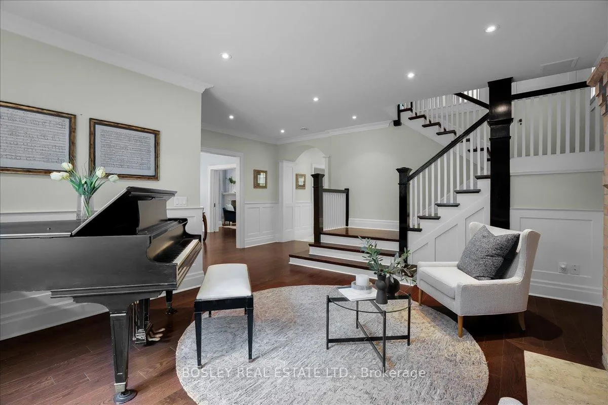 Photo 3 of 3 Shorncliffe Avenue, Toronto, Casa Loma — HOMEH