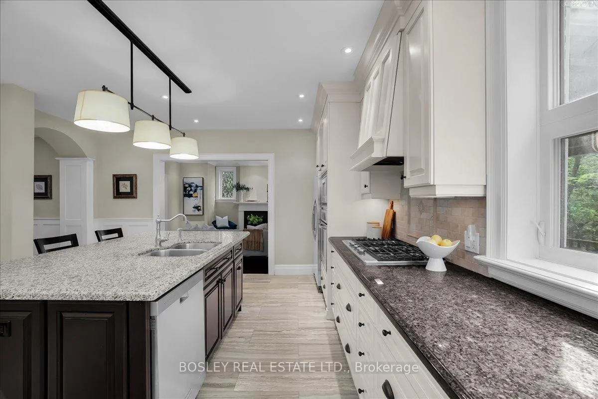 Photo 11 of 3 Shorncliffe Avenue, Toronto, Casa Loma — HOMEH
