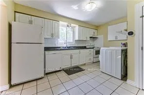 Photo 13 of 37 Gottscheer Court, Kitchener, Southdale — HOMEH