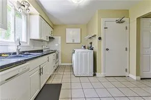 Photo 14 of 37 Gottscheer Court, Kitchener, Southdale — HOMEH