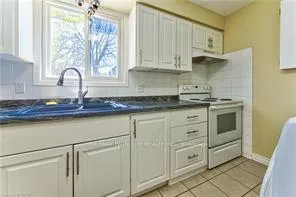 Photo 17 of 37 Gottscheer Court, Kitchener, Southdale — HOMEH