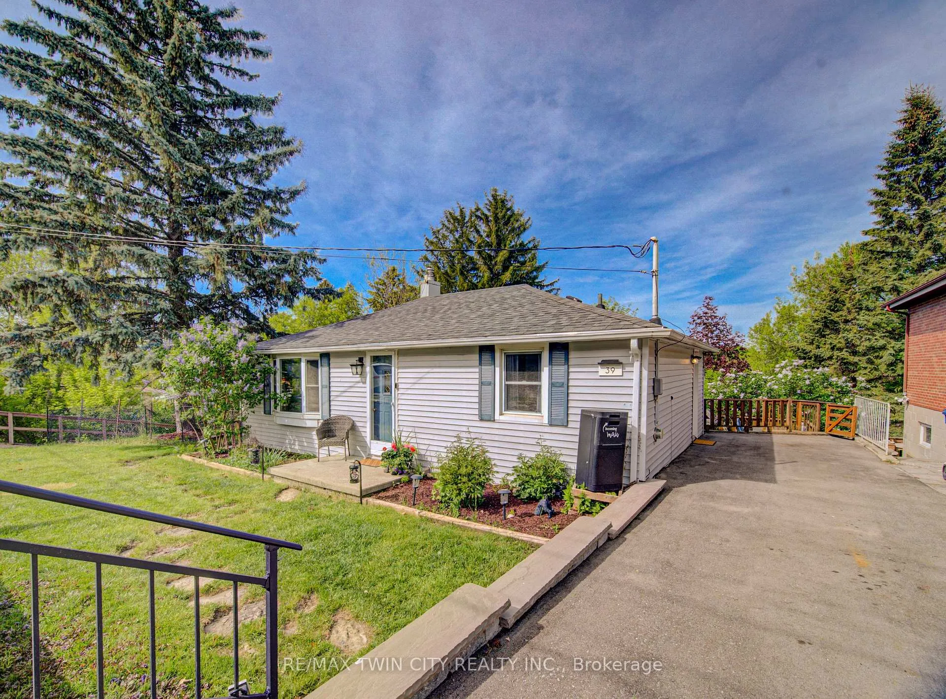 Photo 2 of 39 Guelph Street, Guelph, Junction/Onward Willow — HOMEH