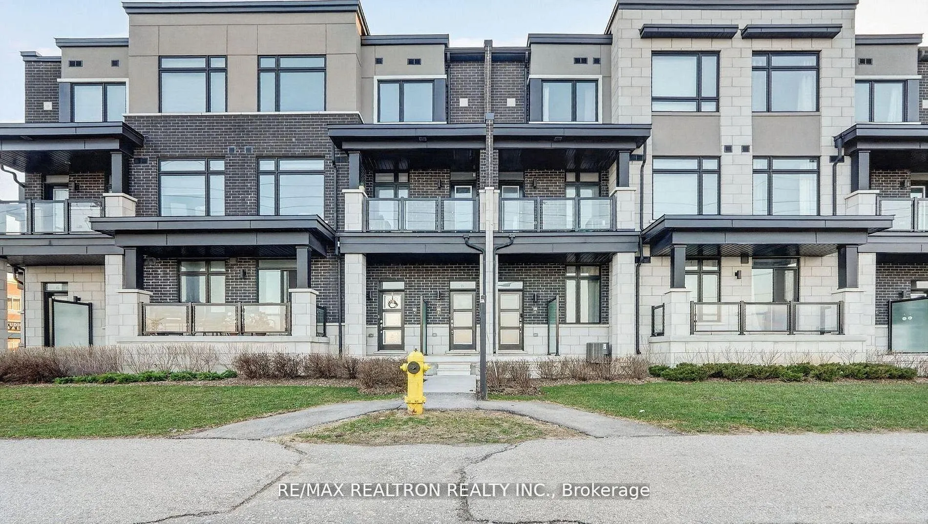 Front of Unit 103, 2550 Castlegate Crossing
